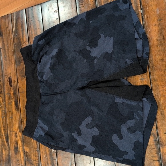 Lululemon T.H.E. short - Picture 3 of 8